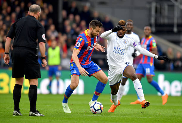 明顯高於球 明顯高於球